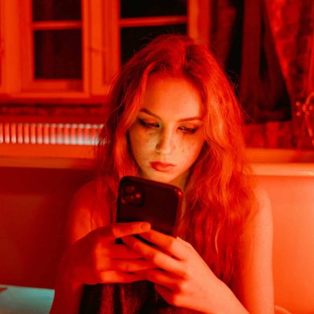 risques de surexposition aux réseaux sociaux chez les enfants et chez les adolescents